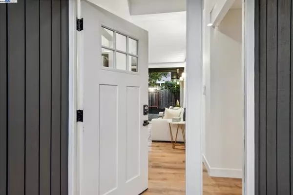 San Rafael, CA 94903,835 Penny Royal Ln