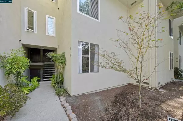 Walnut Creek, CA 94597,2712 Oak Rd