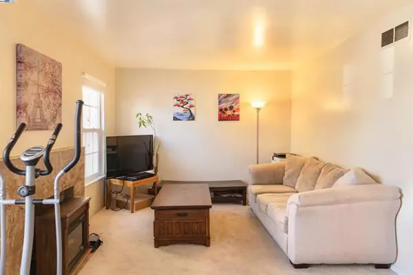 Fremont, CA 94555,33010 Lake Mead Dr