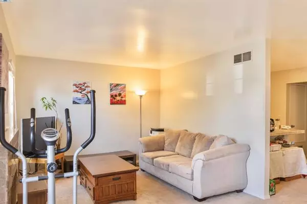 Fremont, CA 94555,33010 Lake Mead Dr