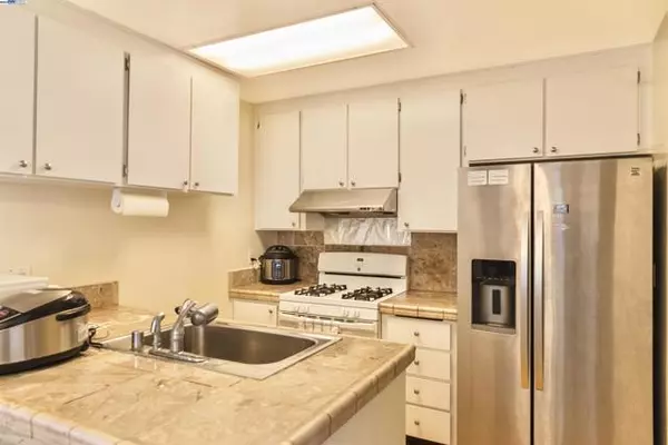 Fremont, CA 94555,33010 Lake Mead Dr
