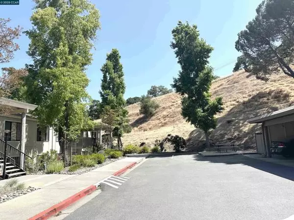Walnut Creek, CA 94595,1601 Oakmont Dr