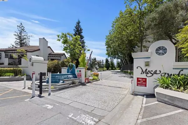 Hayward, CA 94546,21062 Gary Dr