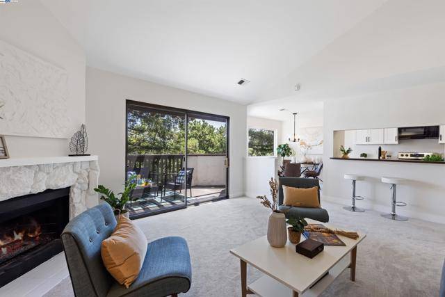 Hayward, CA 94546,21062 Gary Dr