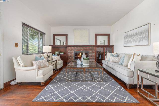 Martinez, CA 94553,925 GRANDVIEW AVE