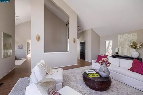 Orinda, CA 94563,47 El Gavilan Rd.