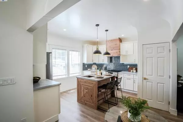 Oakland, CA 94601,3708 Lyon Ave