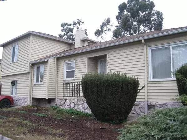 2421 Ritchie St, Oakland, CA 94605