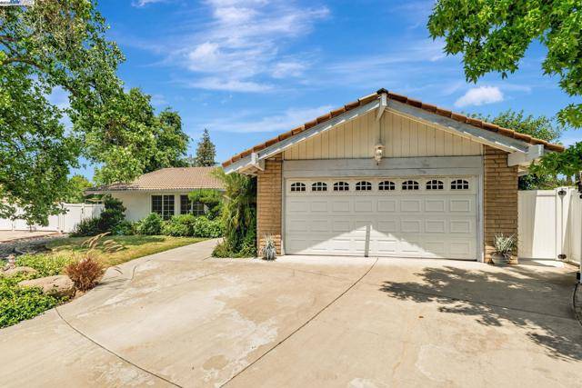 2117 Lido Cir, Stockton, CA 95207