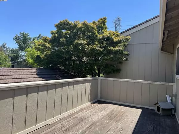Martinez, CA 94553,405 Thistle Cir