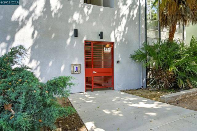193 Montecito, Oakland, CA 94607
