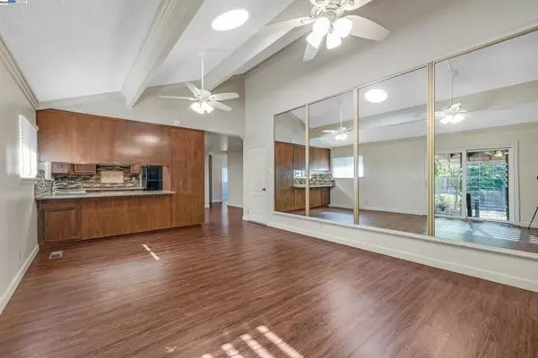 Hayward, CA 94541,2207 Dexter Ct.