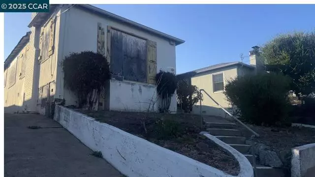 Oakland, CA 94606,2207 17TH AVE