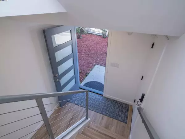 Pacifica, CA 94044,532 Heathcliff Dr