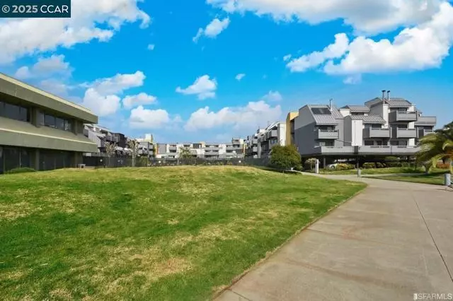 Oakland, CA 94607,3 Embarcadero