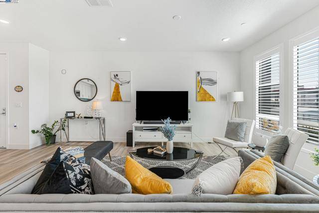 Fremont, CA 94538,3873 Quantum Dr