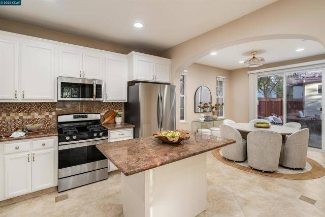 San Ramon, CA 94582,9752 Belladonna Dr