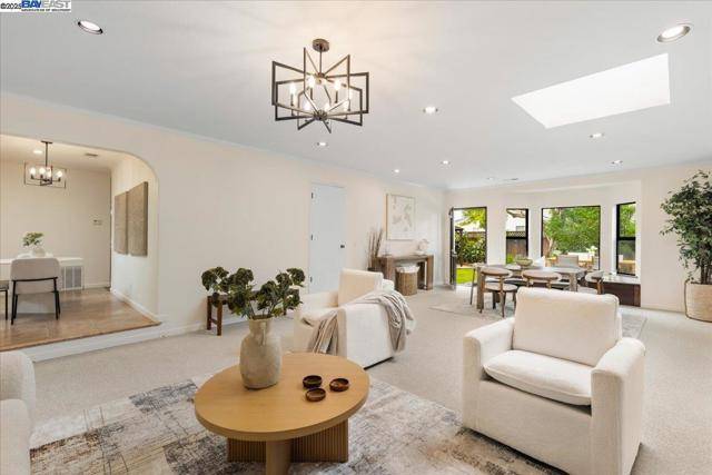 Fremont, CA 94555,34264 Atteridge Pl