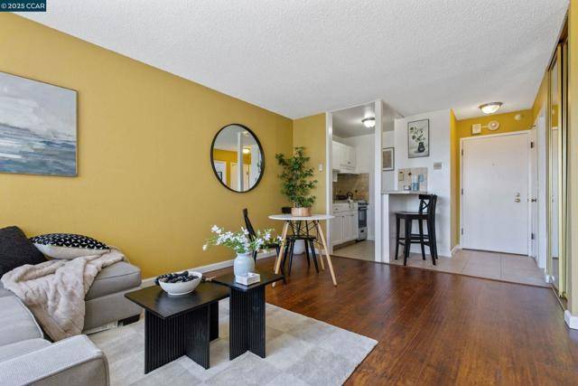Emeryville, CA 94608,6 Captain Dr