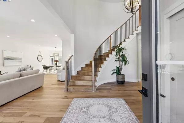 Danville, CA 94526,25 Mackenzie