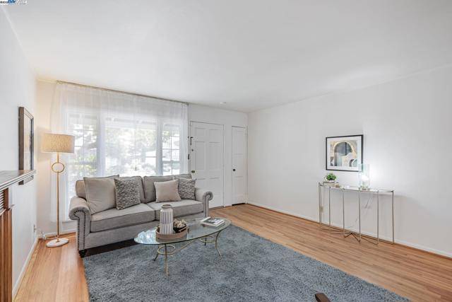 San Lorenzo, CA 94580,909 Via Manzanas
