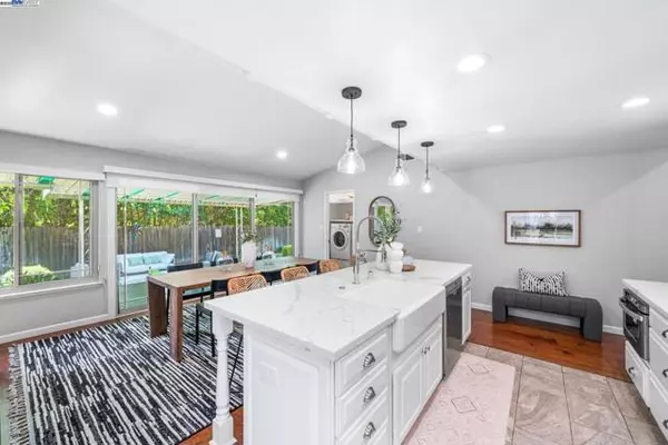 944 Curlew Rd, Livermore, CA 94551