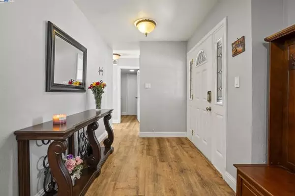Concord, CA 94518,963 Getoun Dr