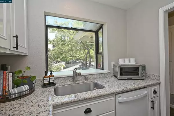 Walnut Creek, CA 94597,2574 Oak Road