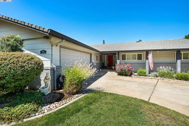 Lodi, CA 95242,729 South Mills Ave
