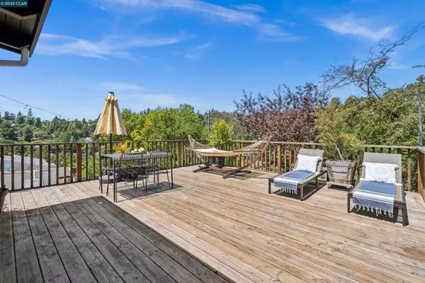 Oakland, CA 94611,5915 ALHAMBRA AVE