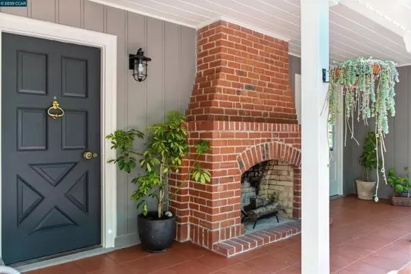 Orinda, CA 94563,4 La Campana Rd