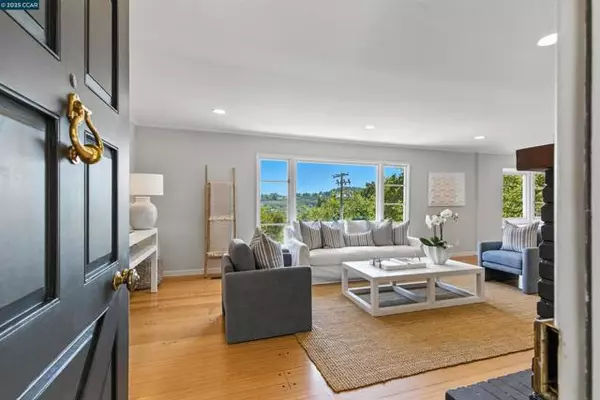 Orinda, CA 94563,4 La Campana Rd