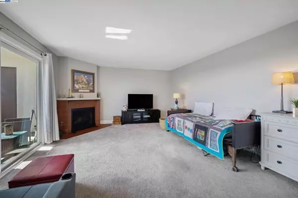 Hayward, CA 94546,21083 Gary Dr