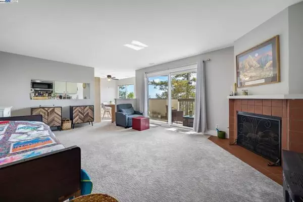 Hayward, CA 94546,21083 Gary Dr