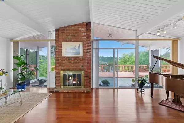 Castro Valley, CA 94552,5605 Greenridge Rd