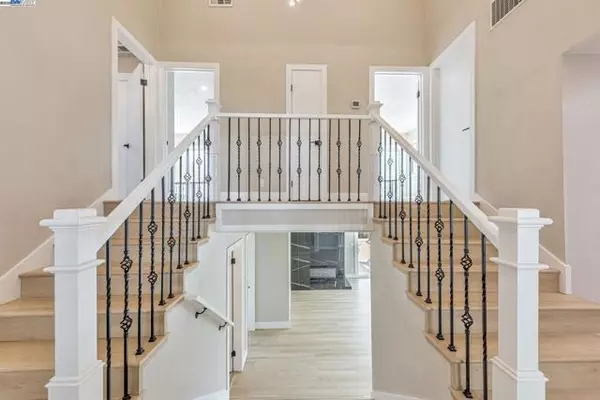 San Jose, CA 95127,10745 Ridgeview Way