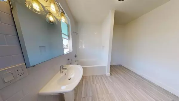 Oakland, CA 94612,2327 San Pablo Ave