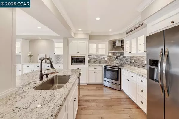 2501 Pine Knoll Dr, Walnut Creek, CA 94595