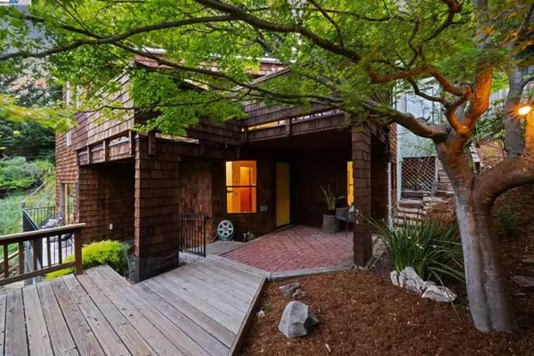 Oakland, CA 94611,1948 MAGELLAN DRIVE