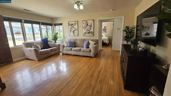 El Sobrante, CA 94803,1051 Saint Andrews Dr