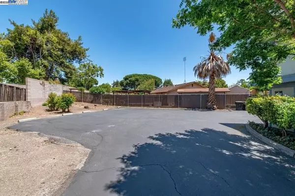 Pleasanton, CA 94588,4327 Fairlands Dr
