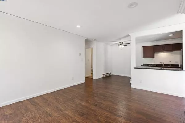 Walnut Creek, CA 94598,100 Kinross Drive