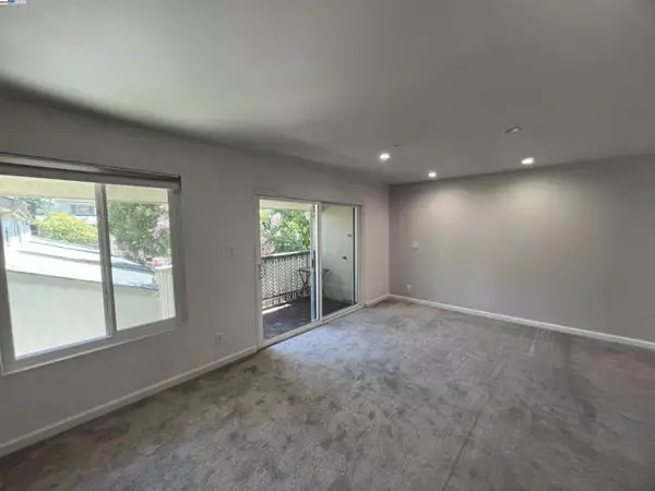 Walnut Creek, CA 94597,2712 Oak Rd