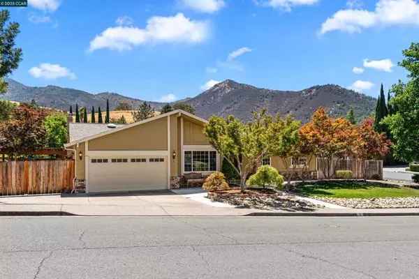 2 Rialto Dr, Clayton, CA 94517