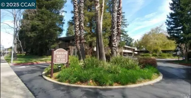 Walnut Creek, CA 94597,2742 Oak Rd