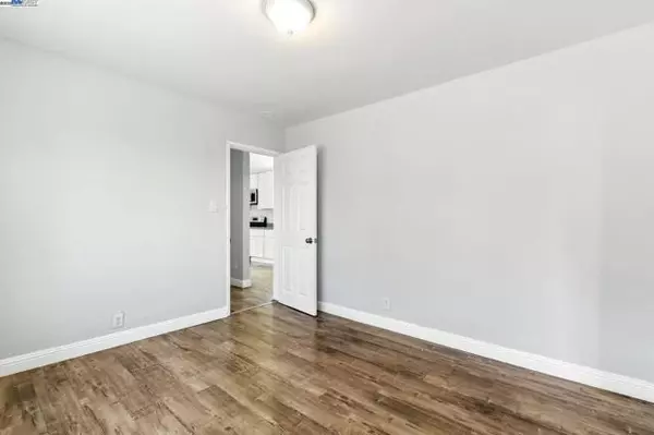 Oakland, CA 94621,5821 E 17th Street