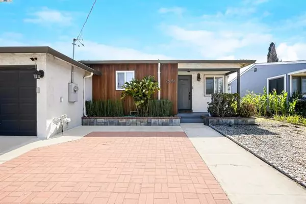 Hayward, CA 94544,26054 Cascade