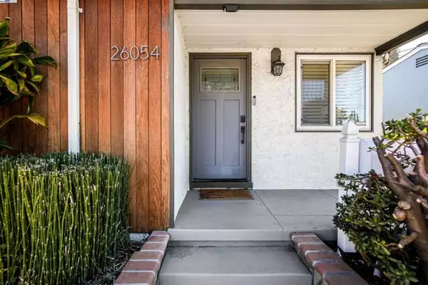 Hayward, CA 94544,26054 Cascade