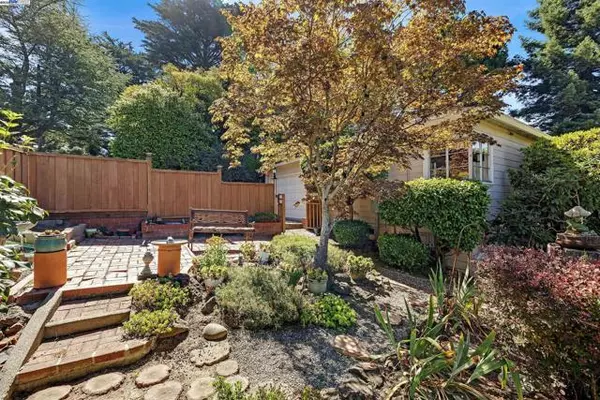 Oakland, CA 94611,2863 Burton Dr