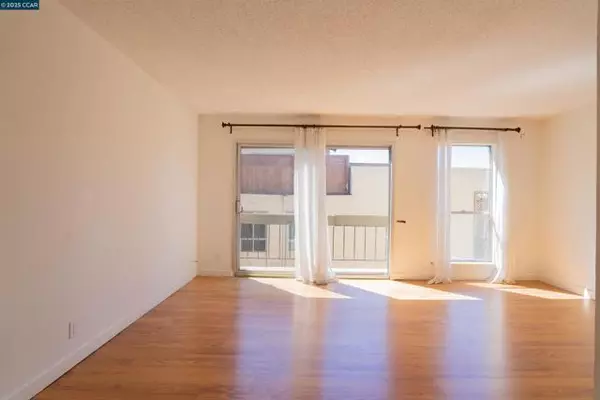 Oakland, CA 94610,466 Crescent St